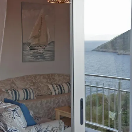 Tigani House Villa *
